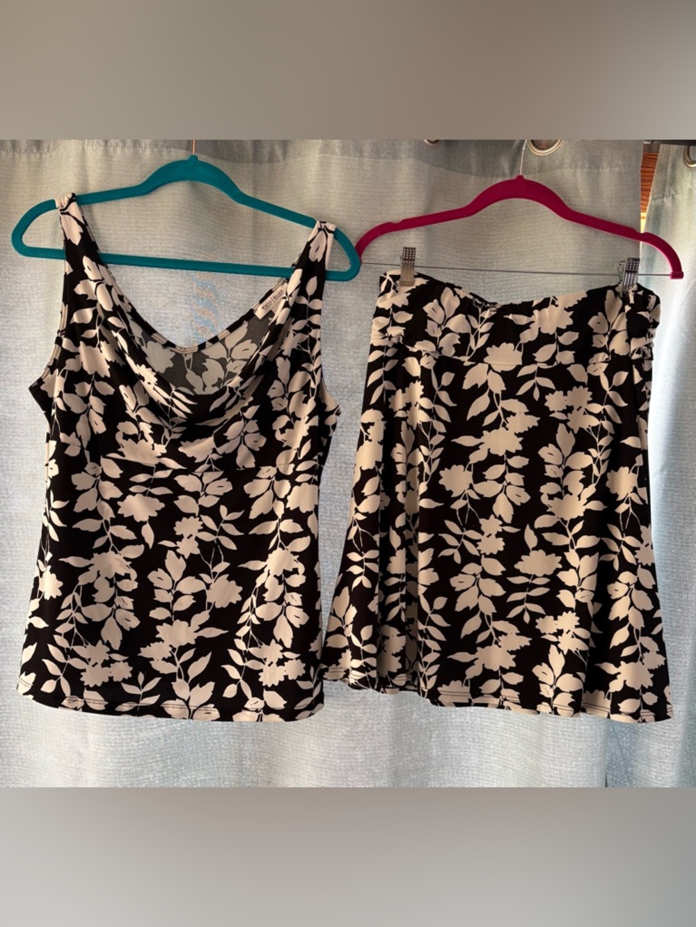 White House Black Market Matching Floral Sleeveless Top and Skirt Set - Large